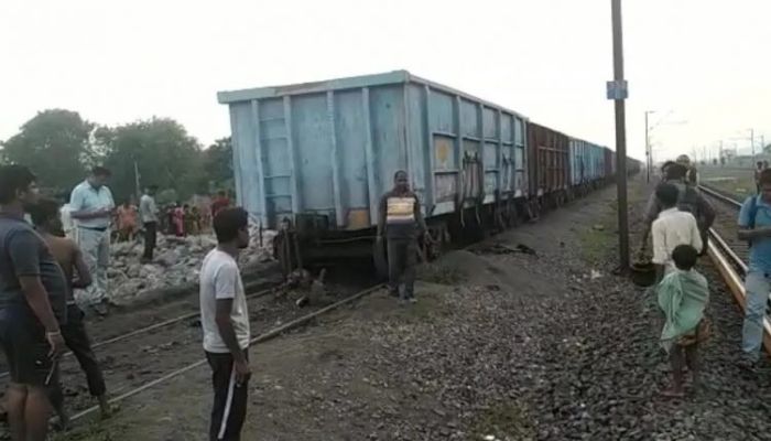 ओडिशा: आंधी में इंजन रहित मालगाड़ी की चपेट में आने से 6 मजदूरों की मौत