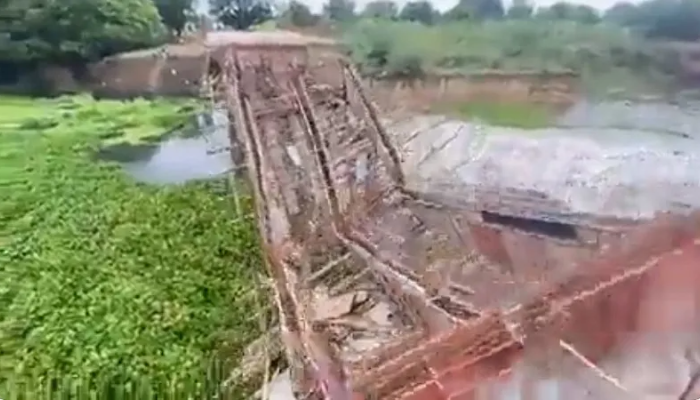 देखें वीडियो: छत्तीसगढ़ में निर्माणाधीन पुल गिरा