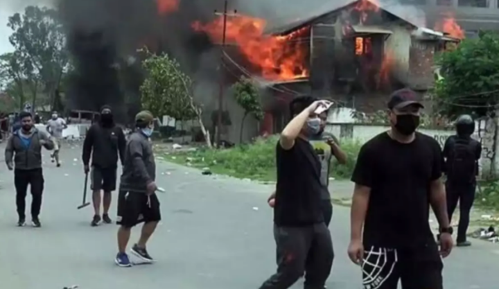 मणिपुर हिंसा: इंफाल में केंद्रीय मंत्री राजकुमार रंजन के घर में आग लगा दी गई