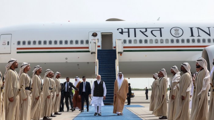 आधिकारिक यात्रा पर अबू धाबी पहुंचे पीएम मोदी