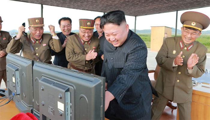 उत्तर कोरिया ने 12वीं लंबी दूरी की बैलिस्टिक मिसाइल दागी, जो जापान के पास गिरी