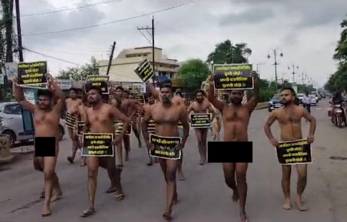 छत्तीसगढ़: फर्जी जाति प्रमाण पत्र वाले कर्मचारियों के खिलाफ कार्रवाई की मांग को लेकर एससी/एसटी युवाओं ने रायपुर में नग्न प्रदर्शन किया, वीडियो वायरल
