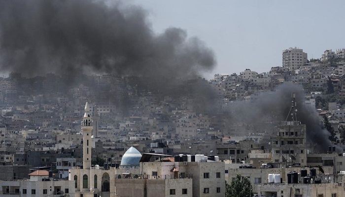 जेनिन में आतंकवाद के ख़िलाफ़ इसराइल की कार्रवाई दूसरे दिन में प्रवेश कर गई है, जिसमें 10 लोग मारे गए और हज़ारों लोग भाग गए