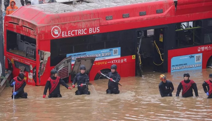 दक्षिण कोरिया: बचावकर्मियों ने बाढ़ वाली सुरंग से 9 शव निकाले
