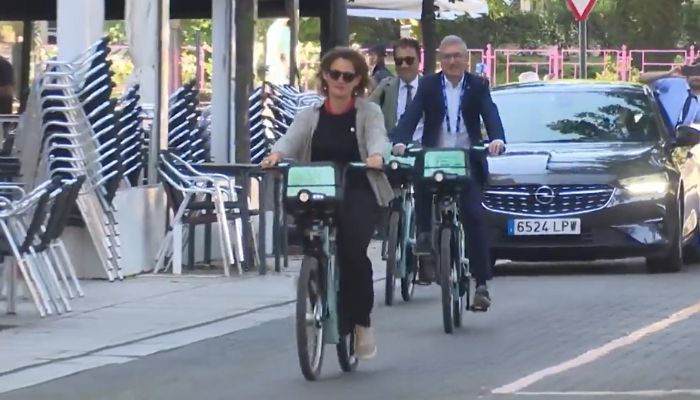 निजी जेट यात्रा के बाद स्पेनिश मंत्री बाइक से जलवायु शिखर सम्मेलन तक पहुंचे