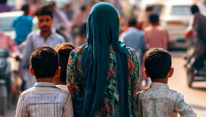 पाकिस्तानी महिला और उसके चार बच्चे PUBG के माध्यम से मिले प्रेमी के साथ ग्रेटर नोएडा में अवैध रूप से रहते हुए पकड़े गए