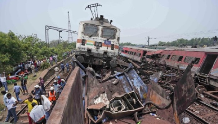 बालासोर ट्रेन हादसा: लापरवाही के आरोप में सात रेलवे कर्मचारी निलंबित