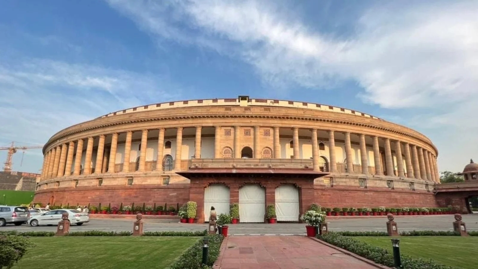 BJP issues whip to MPs to attend parliament till 11th August