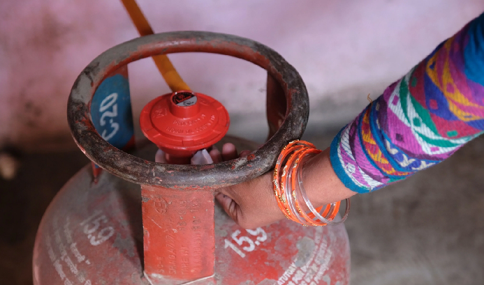 Centre slashes LPG gas cylinder prices by Rs 200, decides to offer 75 lakh women free gas connections under Ujjwala program