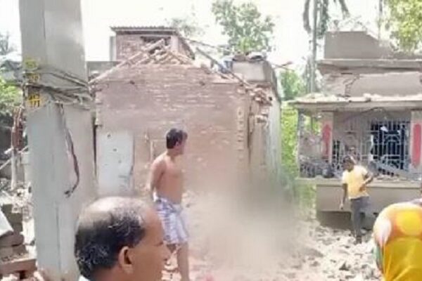 WB: Blast at illegal firecracker factory near Kolkata claims 8 lives