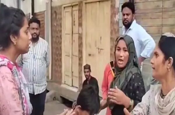 Bareilly: Shadab forcefully inscribes 'Jai Bholenath' on Danish's forehead with a sharp weapon, arrested